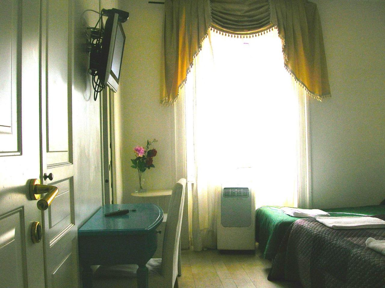 Light Inn Affittacamere Рим Экстерьер фото