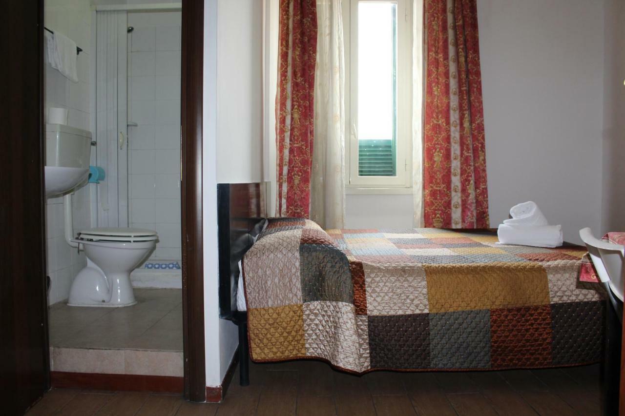 Light Inn Affittacamere Рим Экстерьер фото