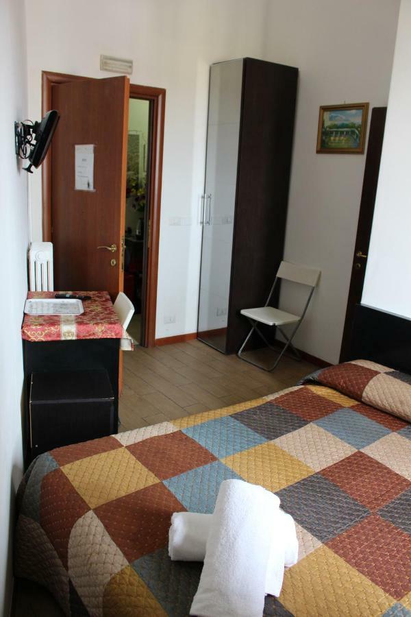 Light Inn Affittacamere Рим Экстерьер фото
